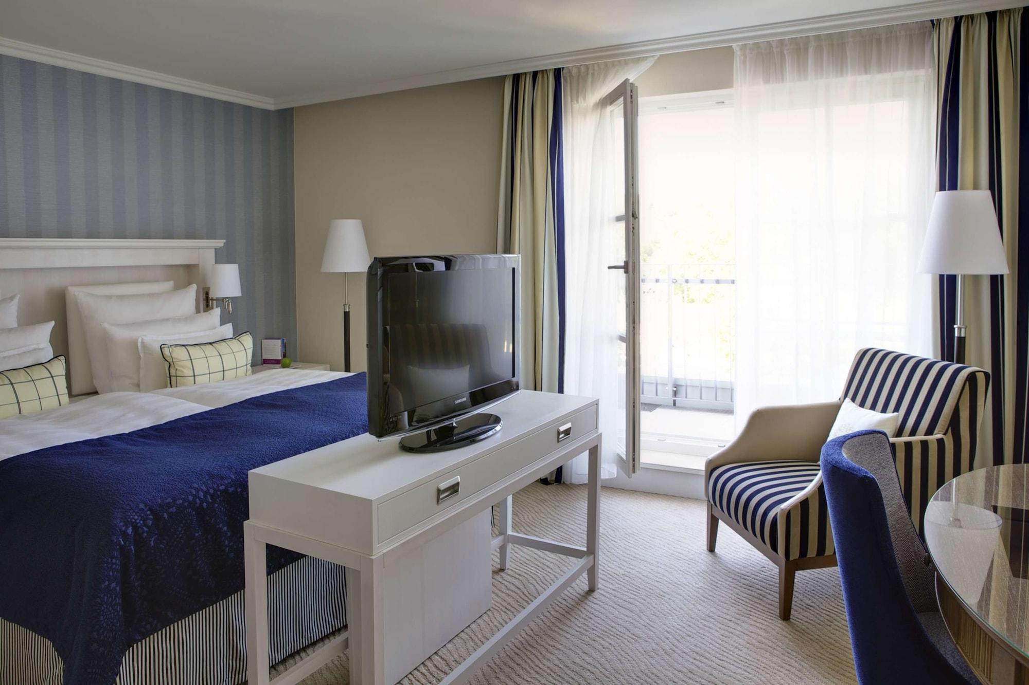 Steigenberger Grandhotel & Spa Heringsdorf Εξωτερικό φωτογραφία A room at the Hotel du Cap-Eden-Roc