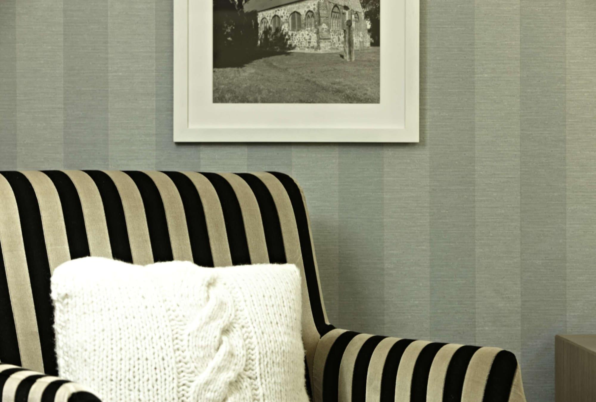Steigenberger Grandhotel & Spa Heringsdorf Εξωτερικό φωτογραφία A chair with striped upholstery