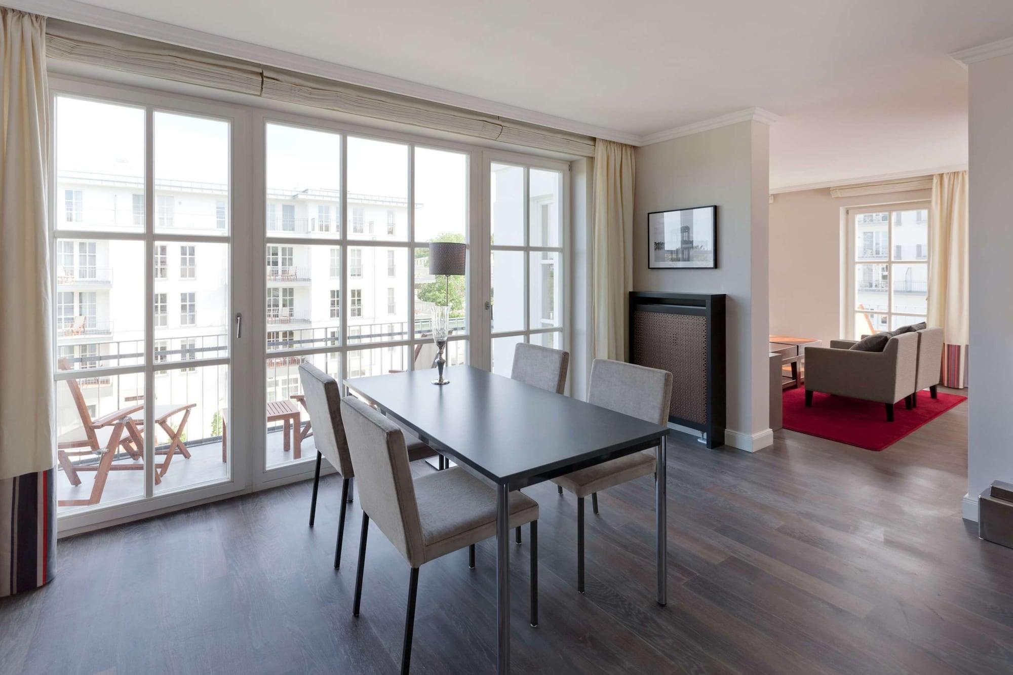 Steigenberger Grandhotel & Spa Heringsdorf Εξωτερικό φωτογραφία Interior of a serviced apartment in Berlin, Germany
