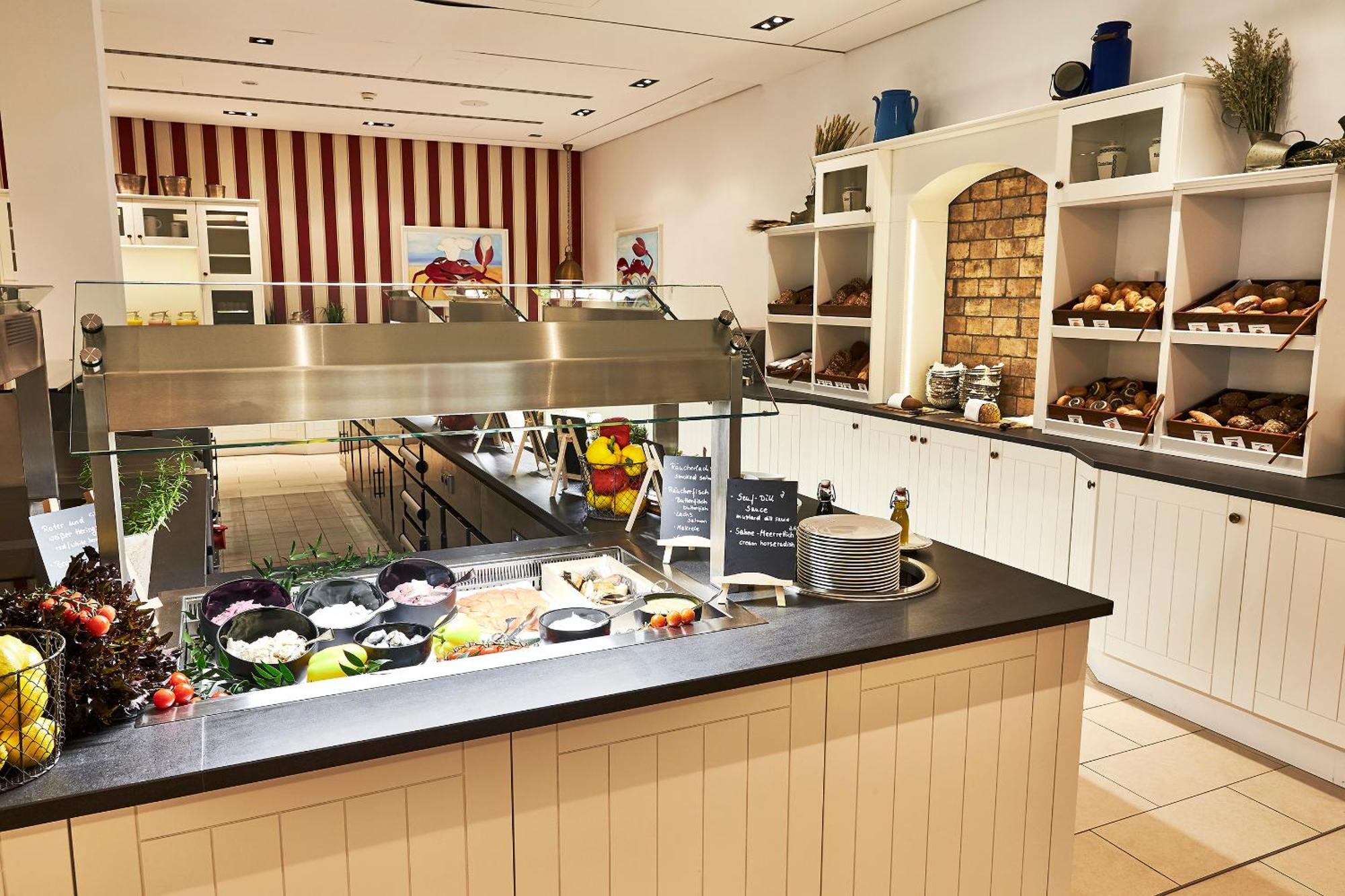 Steigenberger Grandhotel & Spa Heringsdorf Εξωτερικό φωτογραφία A buffet at a hotel